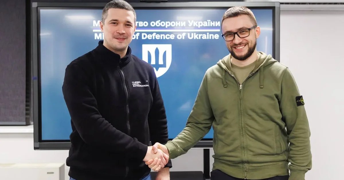 Стерненко і Флеш заявили, що більше не радники міністра оборони