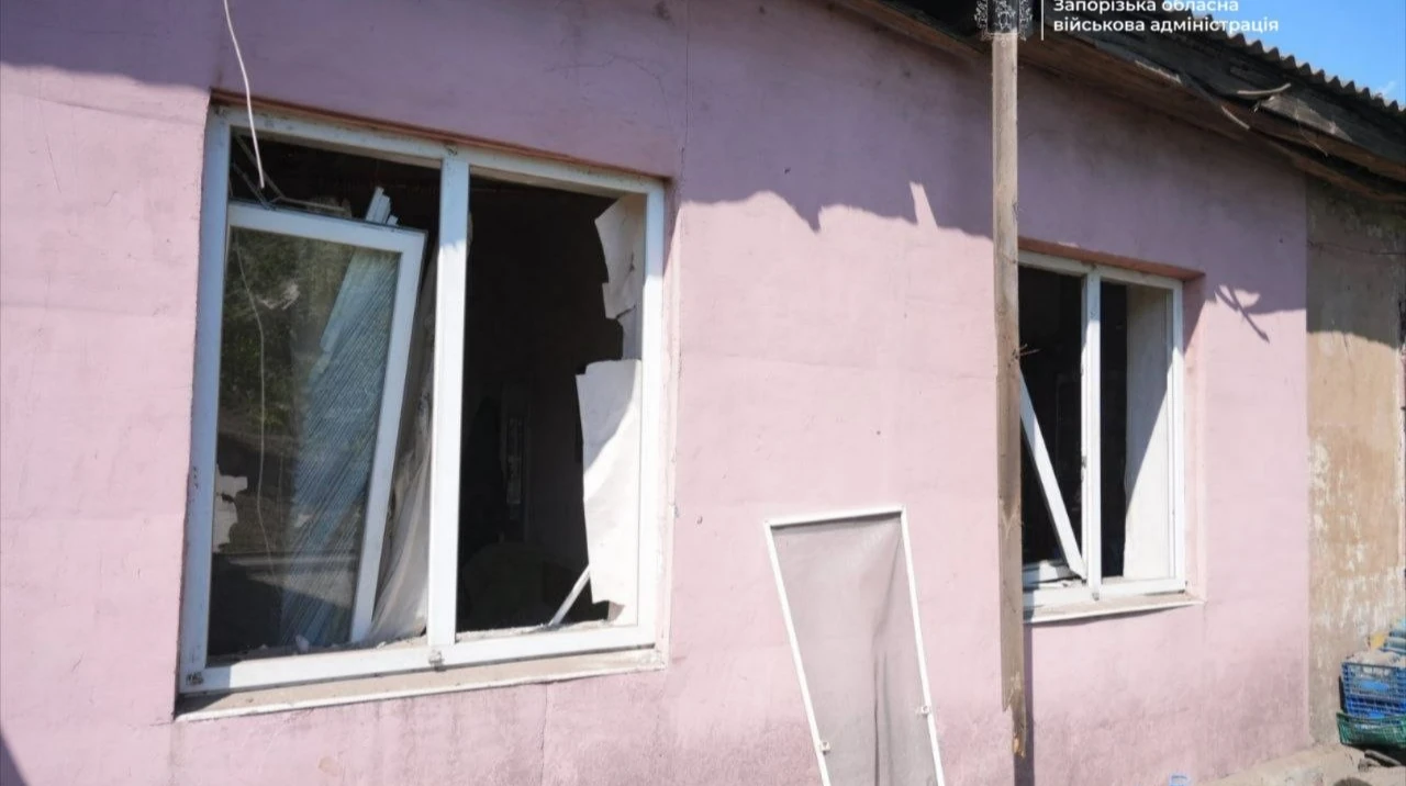 Пошкоджені приватні будинки та авто в Запоріжжі після удару КАБами