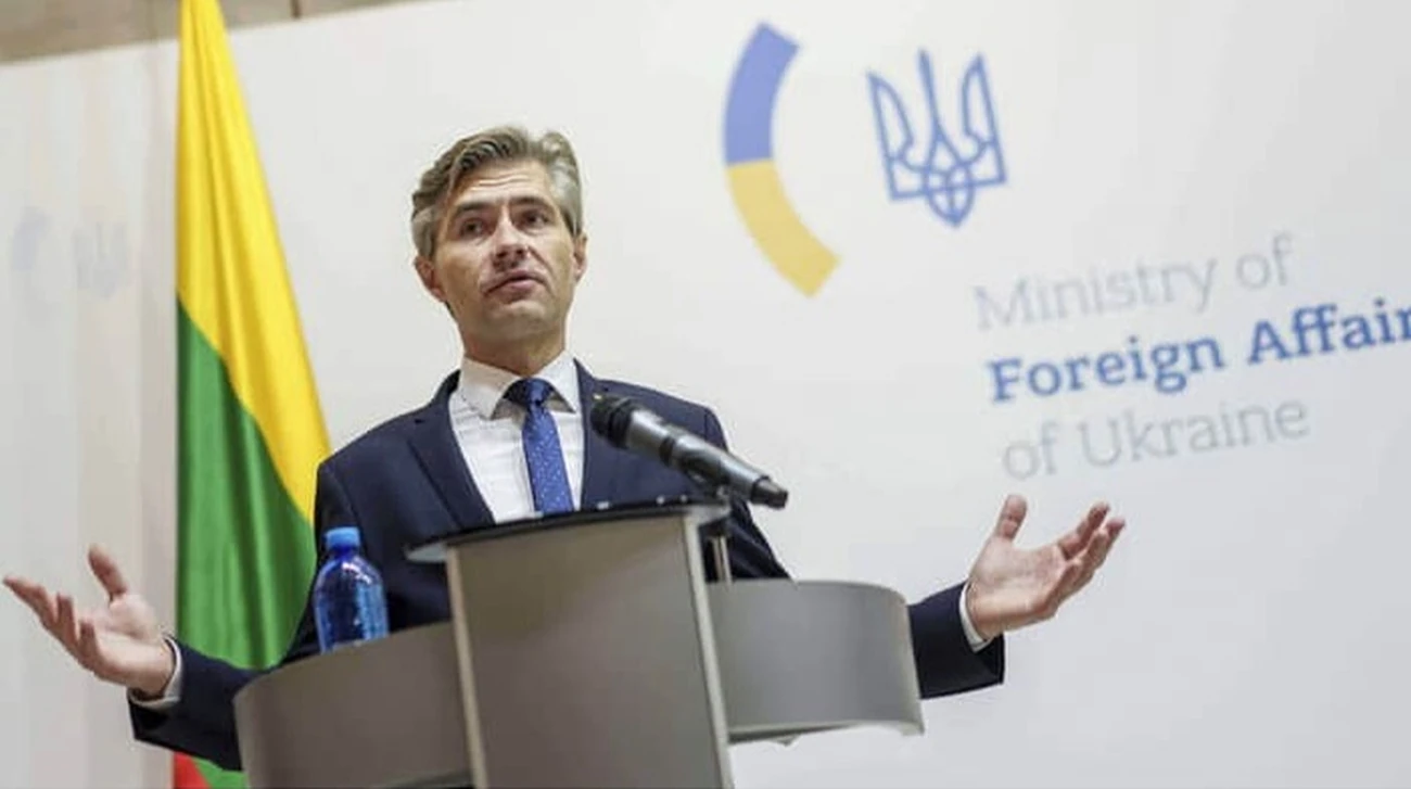 Пошкоджена будівля посольства Литви у Києві після удару в ніч проти 1 серпня