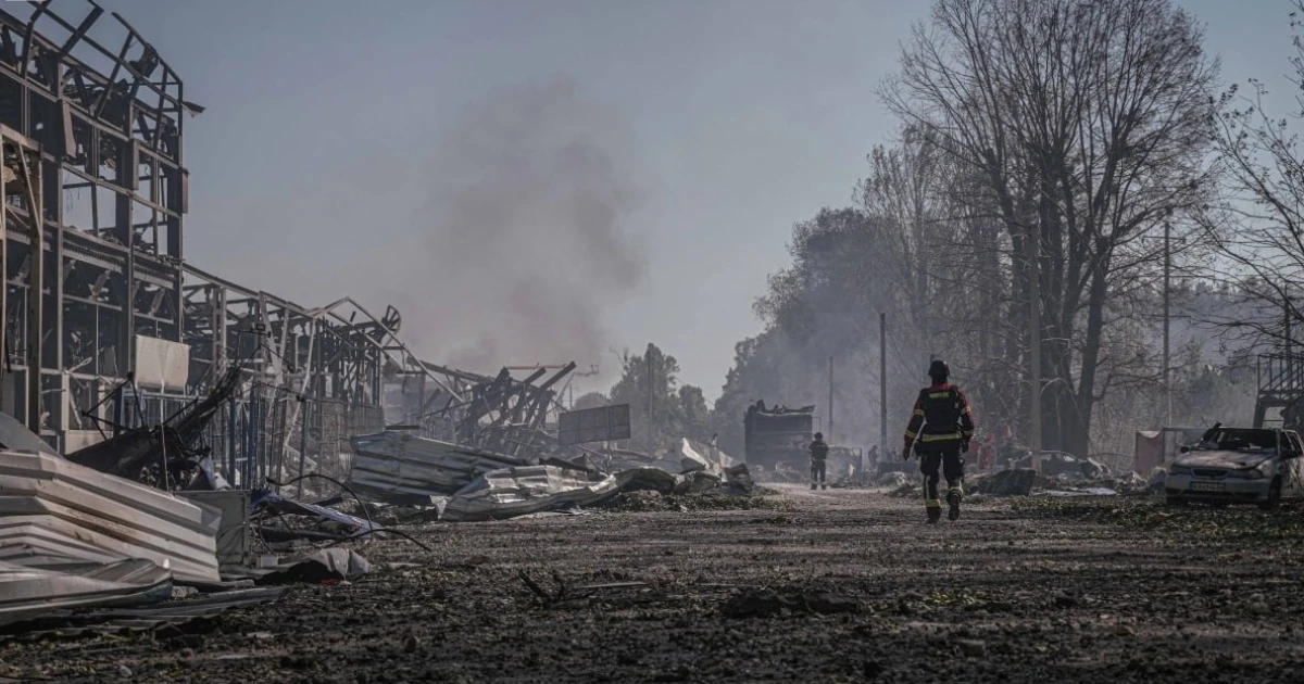Наслідки детонації боєприпасів на складах у селі Мила Бучанського району Київщини.