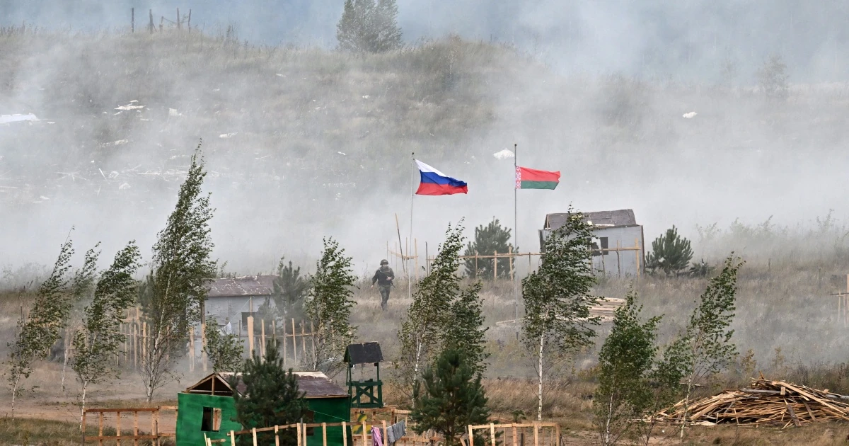 Військові та військова техніка на полігонах Лосвідо і Стародорожський під час навчань ОДКБ у Білорусі